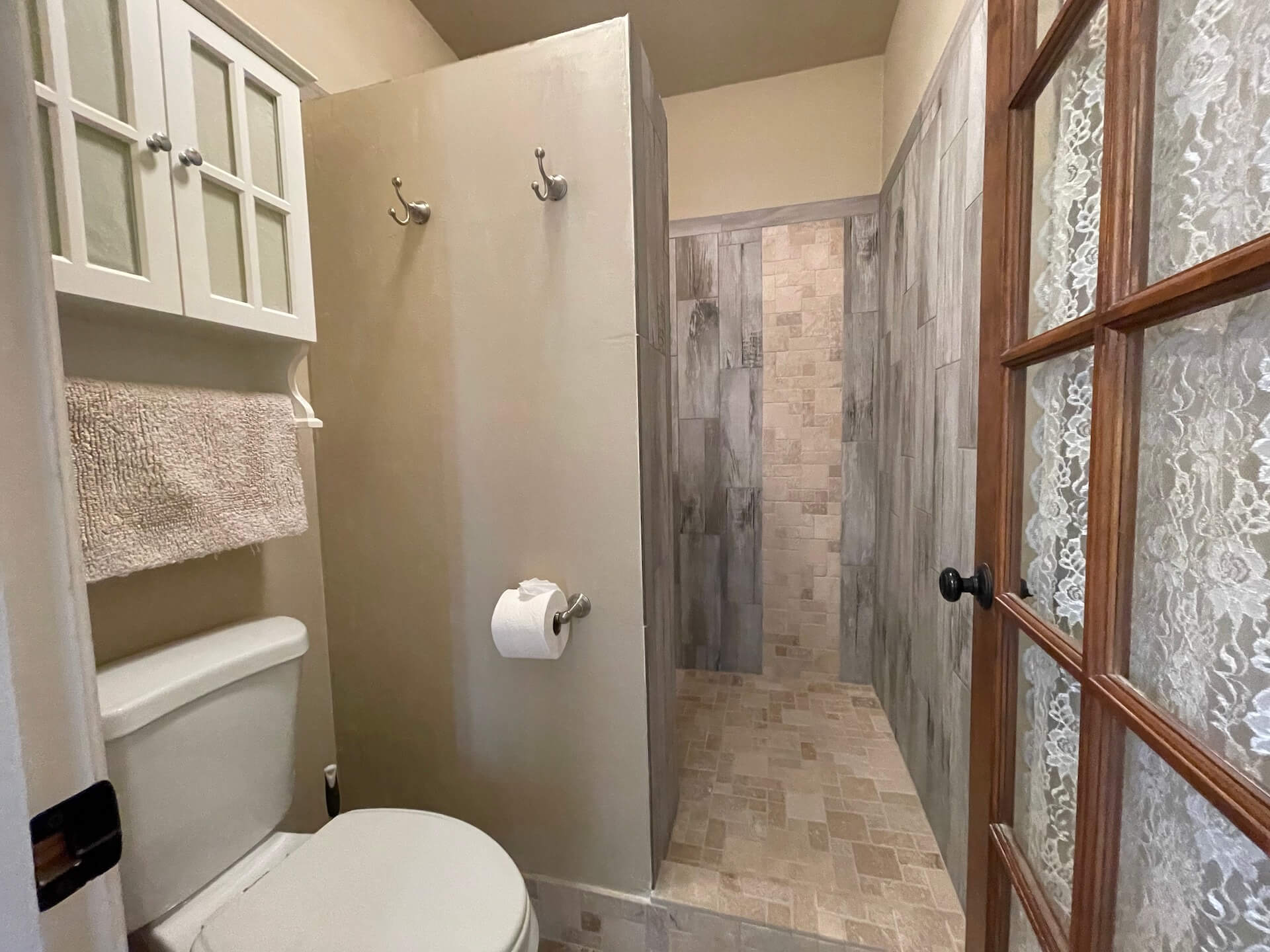 the-cottage-toilet-shower